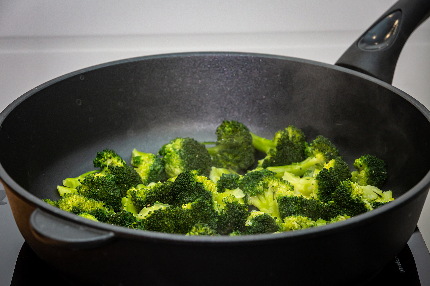 Лосось с брокколи на водяной бане