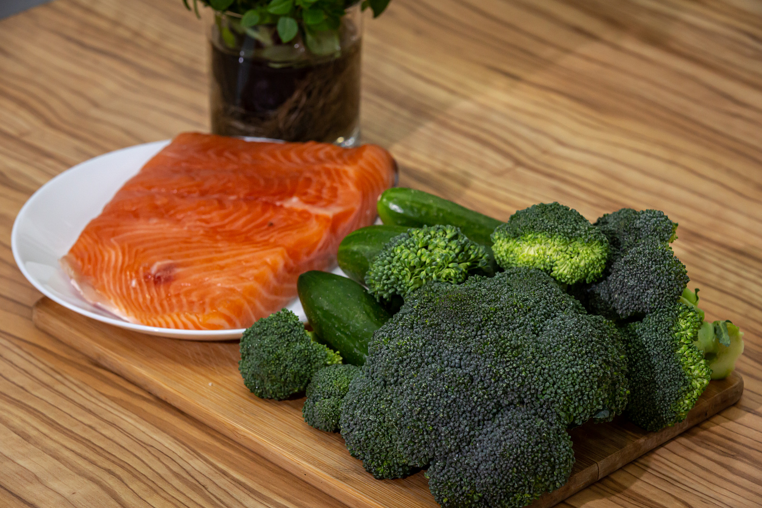 Лосось с брокколи на водяной бане